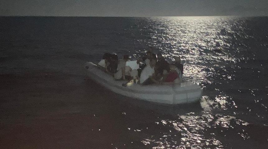 Datça açıklarında 24 düzensiz göçmen kurtarıldı