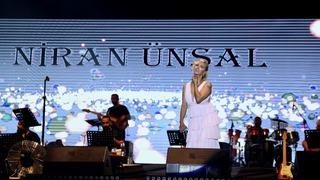 Dünya Düzce Günlerinde sanatçı Niran Ünsal konser verdi