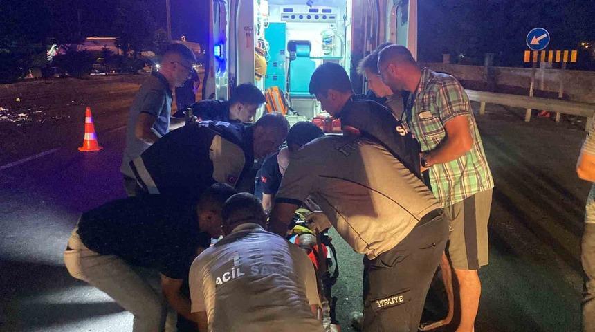 Karşı şeride geçen otomobil ortalığı savaş alanına çevirdi: 4 yaralı