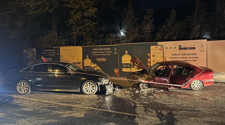Eyüpsultan’da 2 otomobilin çarpışması sonucu 3 kişi yaralandı