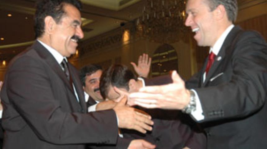 Tatlıses, parti başkanı gibi karşılandı