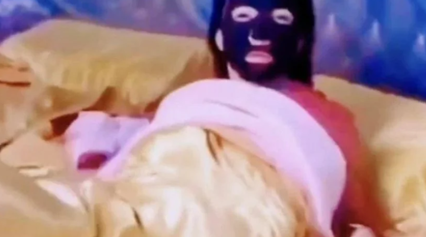 Yatak odasından gelen seslerle bir anda koştu! Karısının kendisini aldattığı düşündü... Gerçek bambaşka çıktı