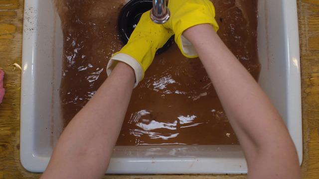 Tesisatçıyı aramadan önce bunu deneyin! Tıkanmış lavaboyu anında açma yöntemi