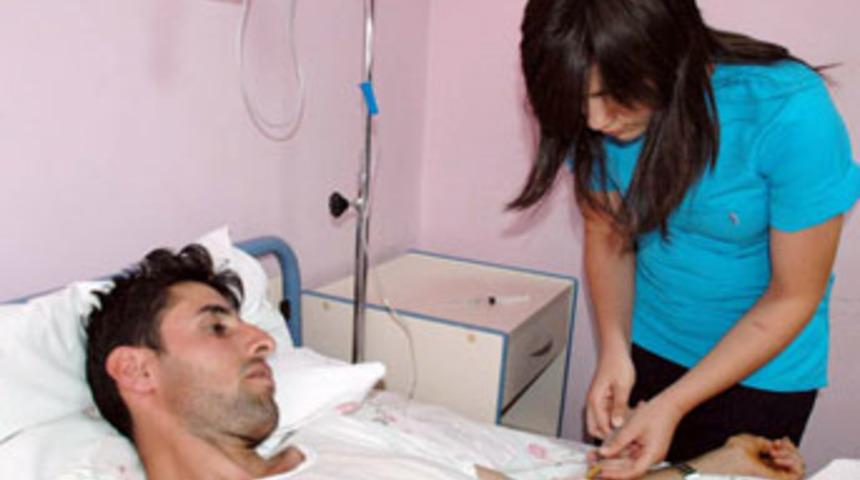 Su i&ccedil;ti, boğazına s&uuml;l&uuml;k ka&ccedil;tı