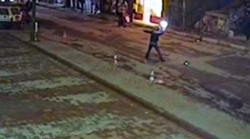 Molotoflu saldırıdan saniye saniye g&ouml;r&uuml;nt&uuml;ler