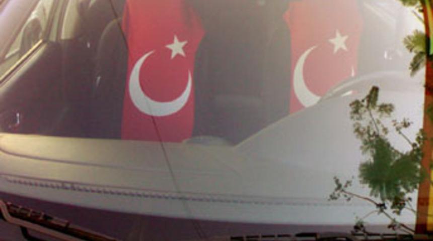 T&uuml;rk bayraklı koltuk kılıfına soruşturma