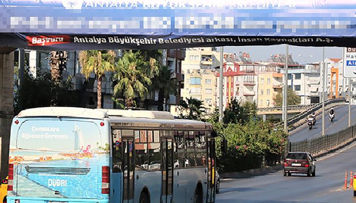 Turizm cennetinde 20 bin liralık maaş dikkat çekmedi! Antalya’da ‘şoför’ kıtlığı: Kentin dört bir yanına dev afişler asılarak iş ilanı verildi