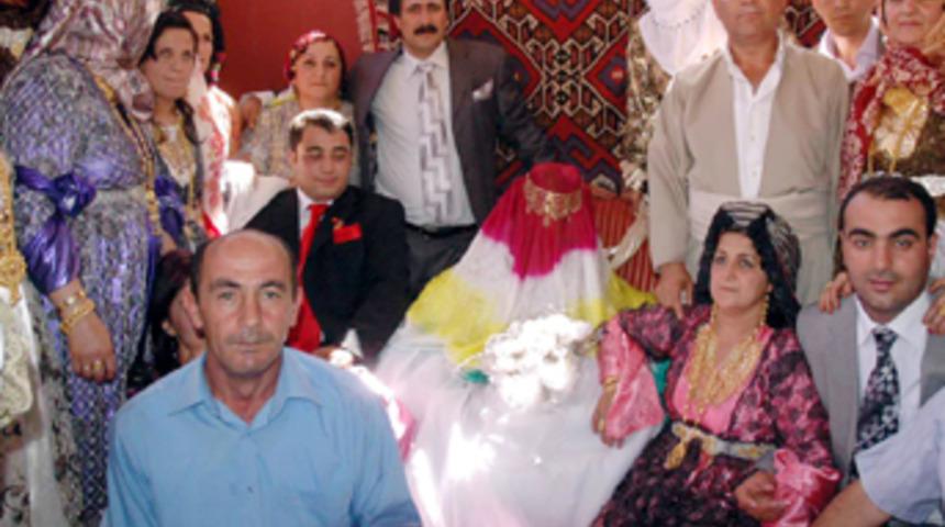 Geline 20 kilo altın takıldı