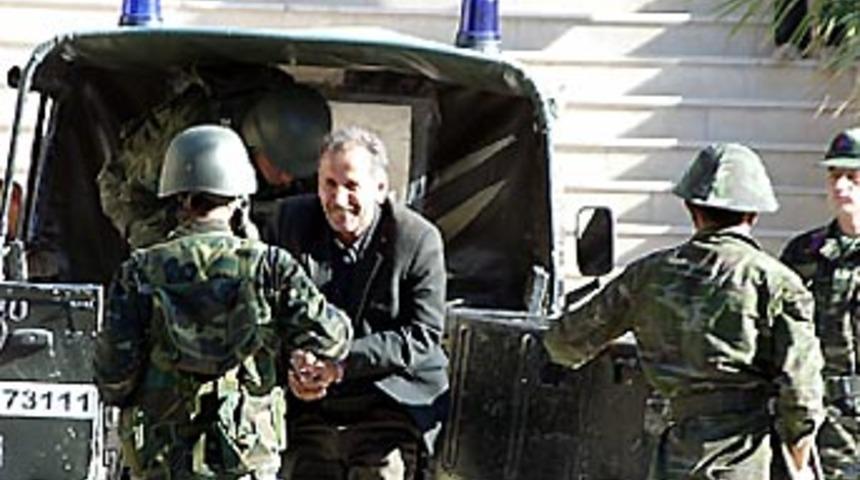 DTP'linin aracından suikast silahları &ccedil;ıktı!