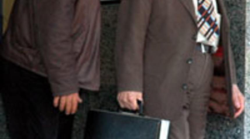 Eski milletvekili dolandırıcılıktan g&ouml;zaltına alındı