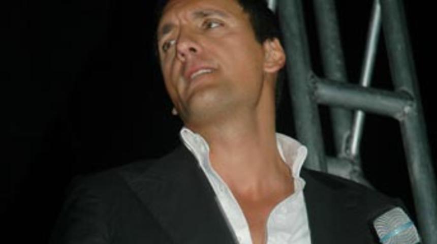 Dany Brillant'tan İzmirliler'e m&uuml;zik ziyafeti