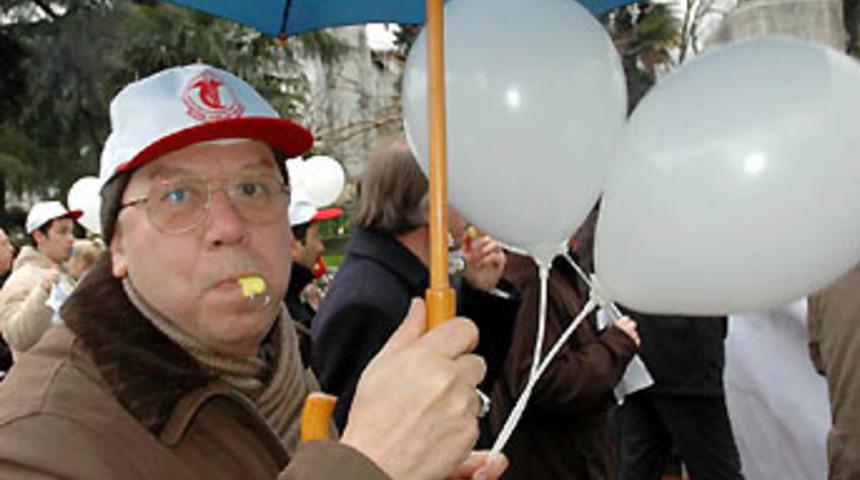 Beyaz &ouml;nl&uuml;kler &ccedil;ıktı