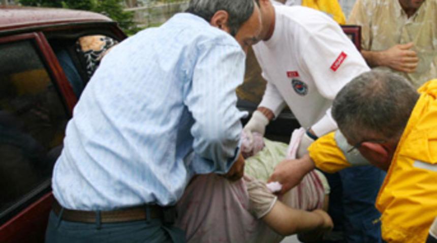 Arıza yapan otomobilde kalp krizi ge&ccedil;irdi