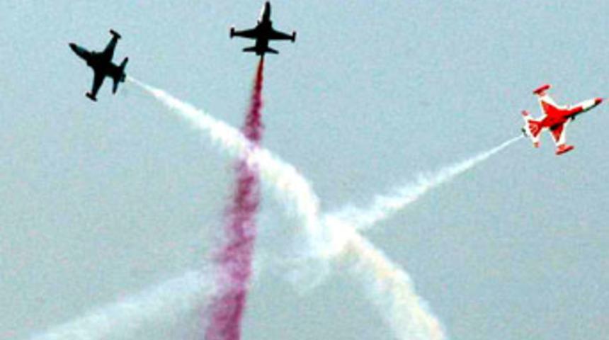 T&uuml;rk yıldızlarından muhteşem g&ouml;steri