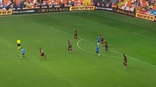 Belhanda'nın 90+8'de kaleden kaleye attığı geri pas olay oldu! Herkes onu paylaşıyor