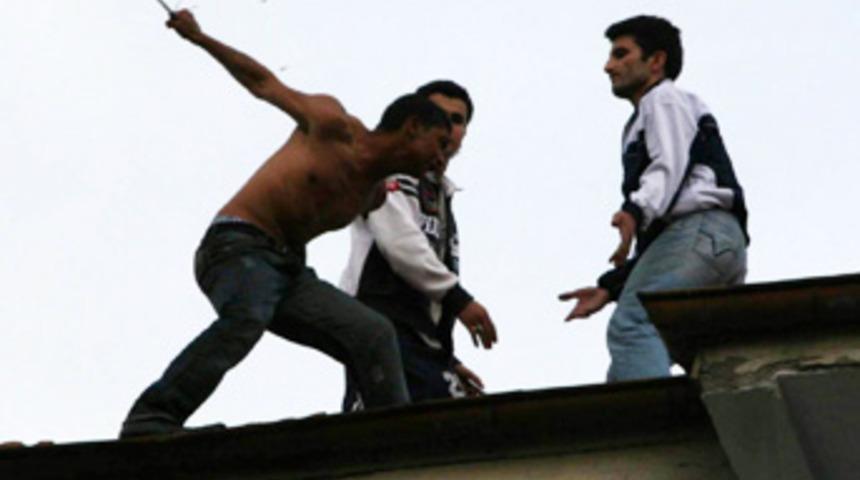 Asker ka&ccedil;ağı gen&ccedil;ten intihar şov