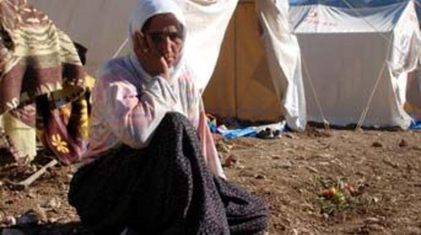 &Ouml;nce deprem sonra hortum vurdu