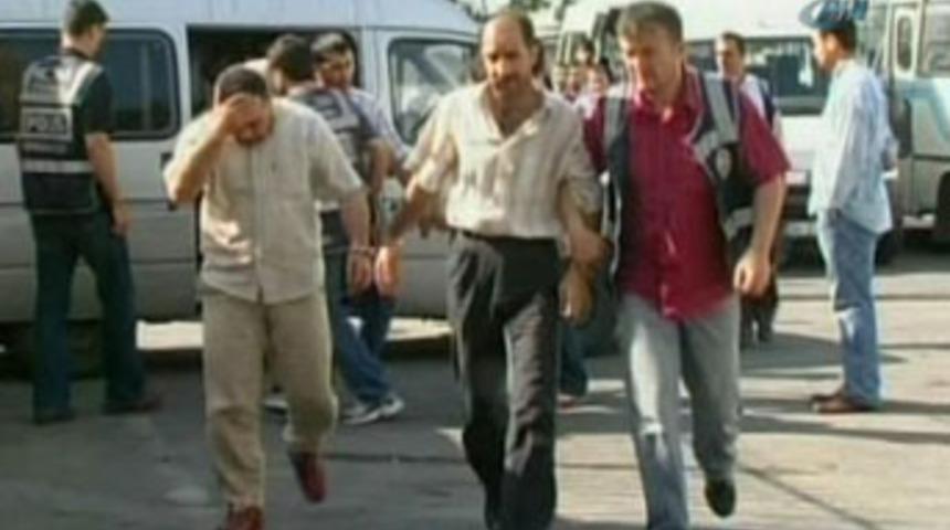 &Ccedil;ete operasyonunda bir binbaşı da g&ouml;zaltında