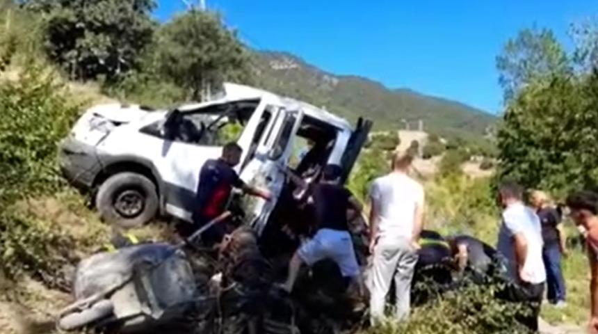 Tokat'ta inşaat işçilerini taşıyan kamyonet devrildi: 1 ölü, 3 yaralı