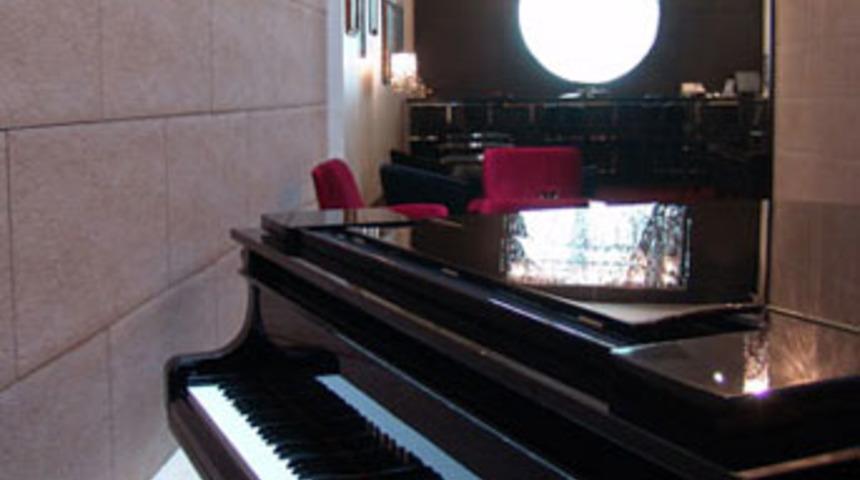 Japon piyanist dinleyicilerini uyuttu