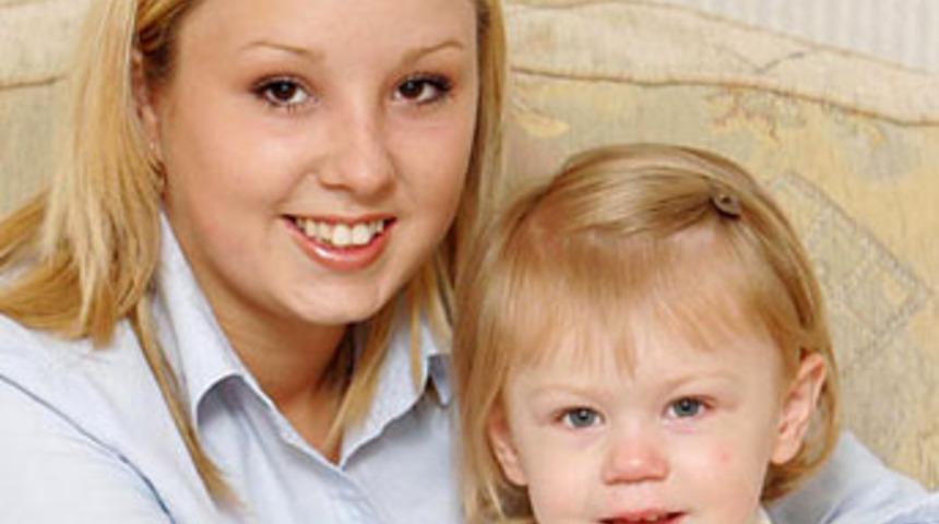 2 yaşındaki kızın beyninin yarısı yok