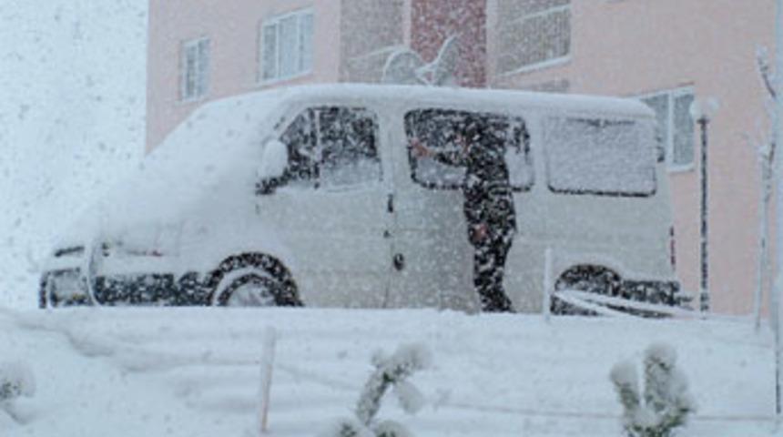 Van'da kar yağışı hayatı olumsuz etkiliyor