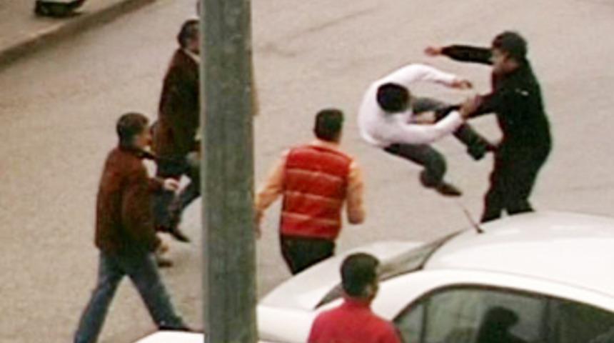 Hatalı sollama kavgası  hastanede bitti
