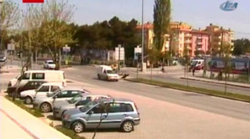 Kaza anı saniye saniye g&ouml;r&uuml;nt&uuml;lendi