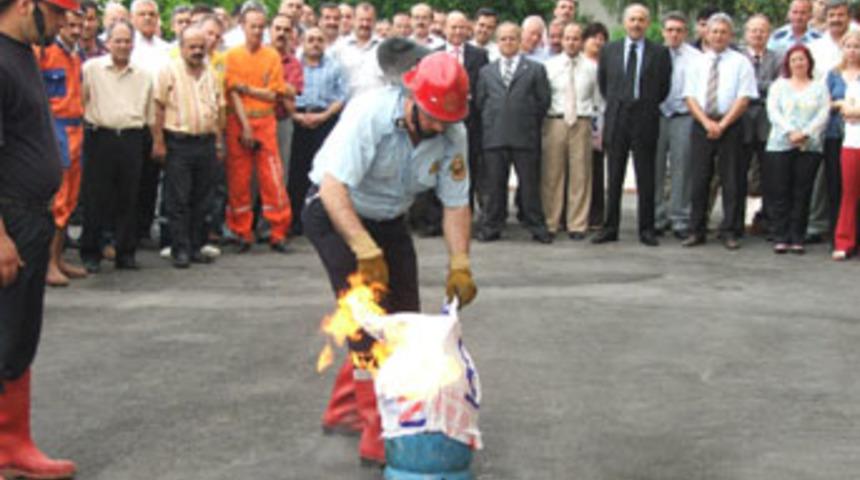 Yangın tatbikatında yangın t&uuml;p&uuml; boş &ccedil;ıktı