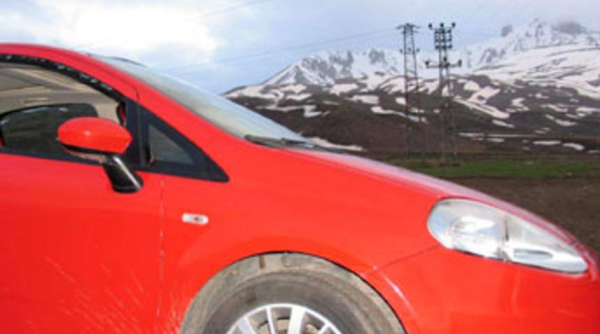 Otomobilin i&ccedil;inde intihar etti