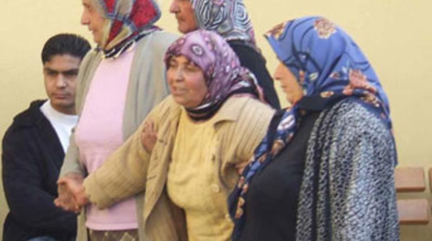 Kemerini boynuna takan &ccedil;ocuk &ouml;ld&uuml;