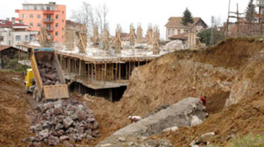 S&uuml;rmene'de heyelan tehlikesi