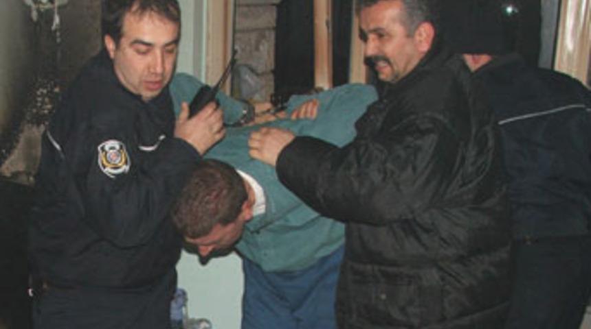 Akli dengesi bozuk şahıs dehşet sa&ccedil;tı