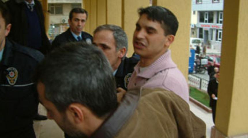 Savcının odasından firar etti