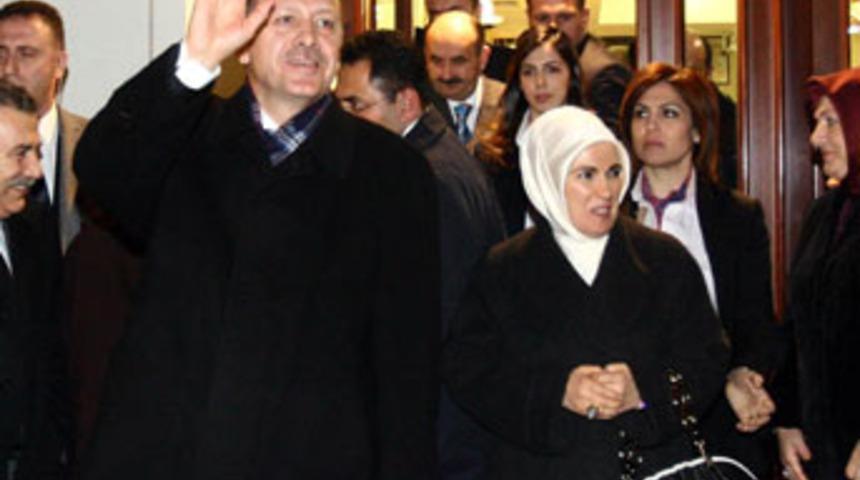 Başbakan, eşiyle birlikte muhallebiciye gitti