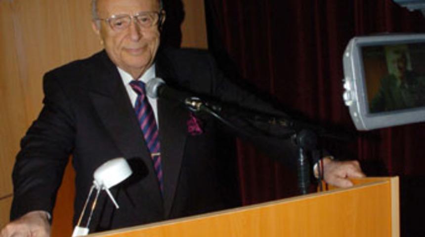 'Siyaset&ccedil;i bardağa dolu bakar'