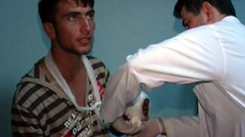 Ayının saldırısına uğrayan genci k&ouml;peği kurtardı