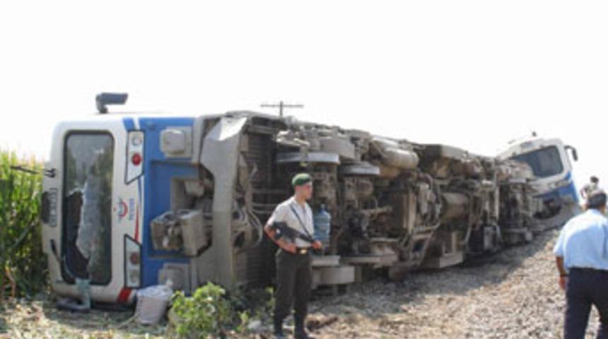 İzmir'de sıcak tren devirdi
