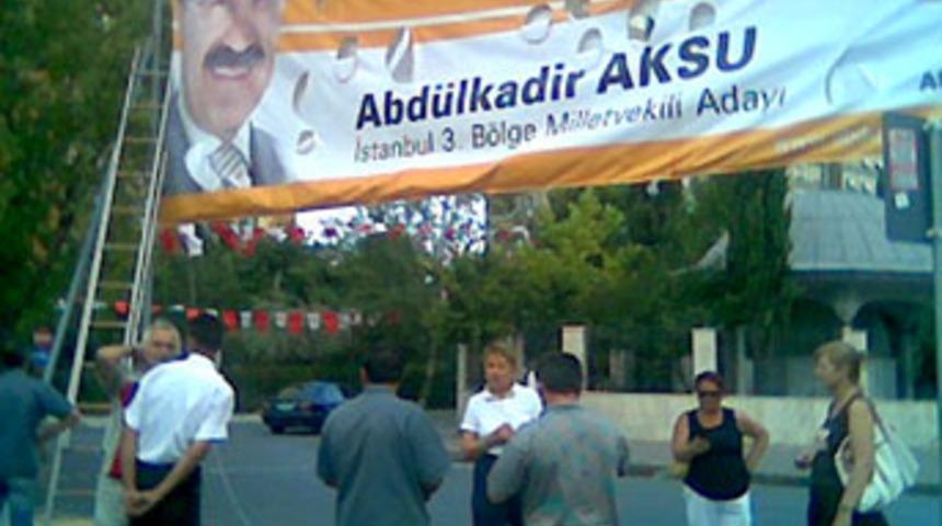 20 yıllık ağa&ccedil;lar se&ccedil;im afişi i&ccedil;in kesildi