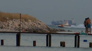 Büyükçekmece'de denize atladıkları tekne akıntıya kapıldı! Kadın kayboldu, eşi kurtarıldı