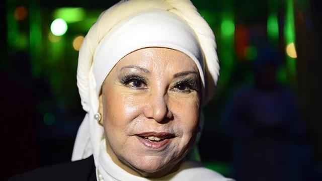 81 yaşında yüzünü gerdirmişti! Bedia Akartürk yeni imajıyla ilk kez sahneye çıktı! Övgüler geliyor