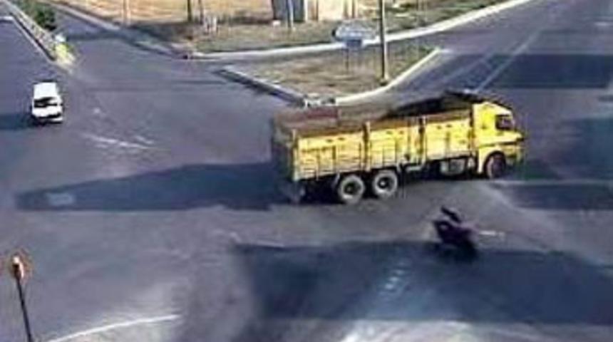 Korkun&ccedil; kaza kamerlara b&ouml;yle yansıdı