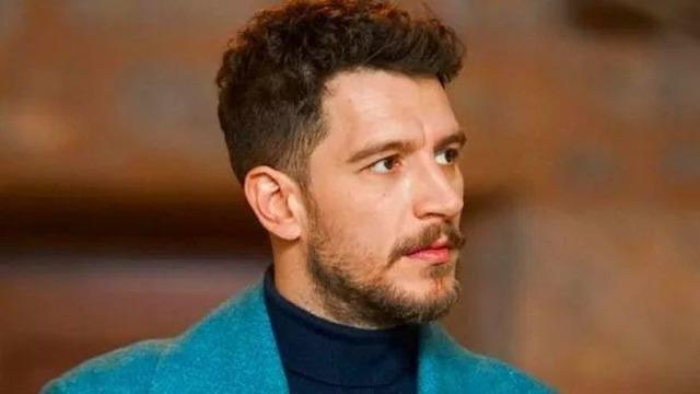 Uraz Kaygılaroğlu kadın kılığında sahneye çıktı sosyal medya yıkıldı! Gecenin en iyi kadın komedyeni ödülü