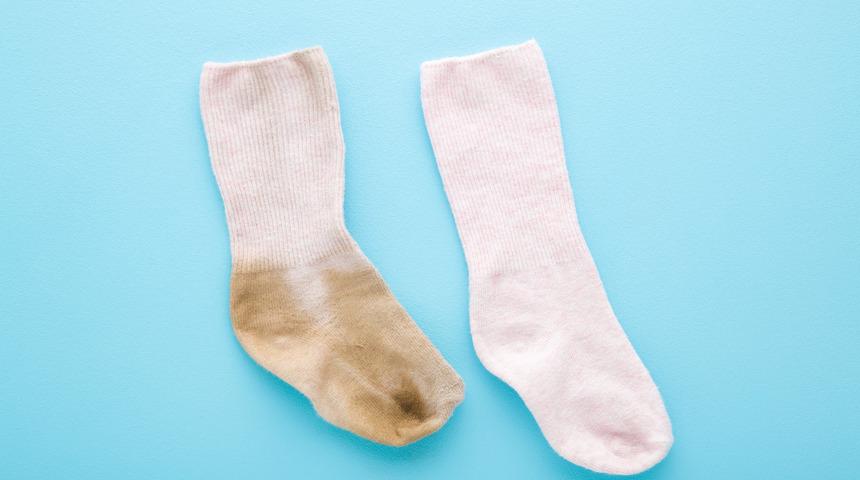 Sararmış &ccedil;amaşırlara veda edin! &Ccedil;amaşırlarınızı beyazlatacak en etkili temizlik t&uuml;yoları