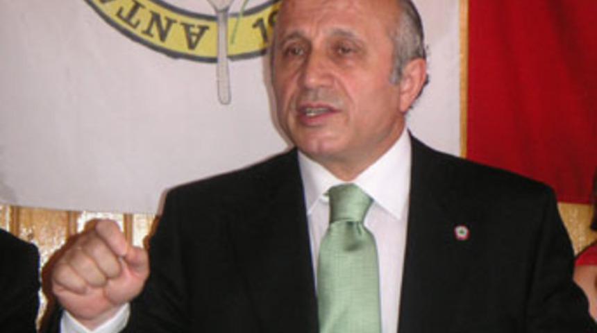 &Ouml;zt&uuml;rk: "T&uuml;rkiye dinsizliğe doğru gidiyor"