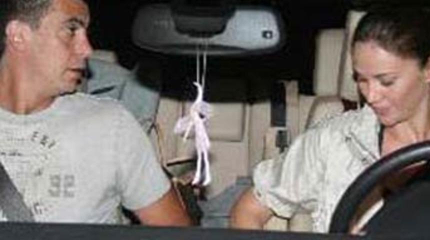 Demet Şener asker yolu g&ouml;zl&uuml;yor