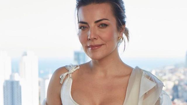 Ünlü oyuncu Burcu Kara şalvar giyip sebze topladı! Bahçem ve köylü kimliğim dedi Nursel Ergin kayıtsız kalamadı