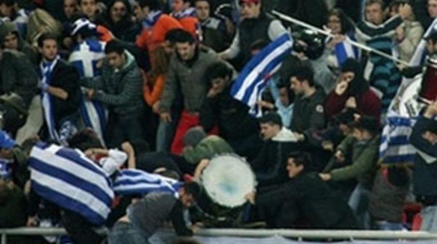 Yunanistan'da lig ma&ccedil;ları ertelendi