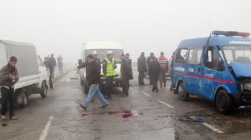 Buzlu yol &uuml;steğmeni şehit etti