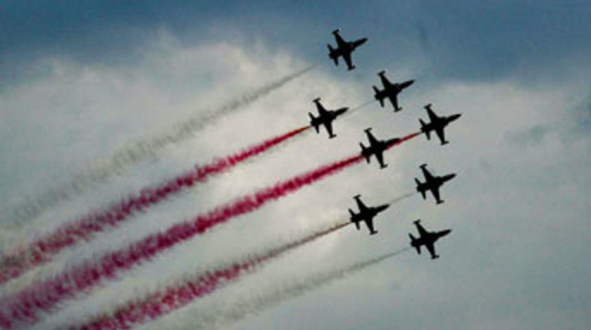 T&uuml;rk Yıldızları nefes kesti